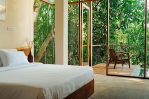 In-room safe, desk, blackout drapes, iron/ironing board - Vrihee Resort (Weligama)