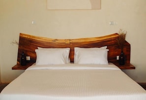 In-room safe, desk, blackout drapes, iron/ironing board - Vrihee Resort (Weligama)