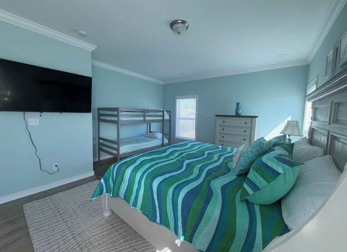 4 habitaciones, tabla de planchar con plancha y wifi gratis 