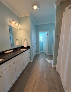 Shower, towels, toilet paper - A Spacious 4 bedroom 4.5 bath Coastal Escape - Walk to the Beach (Port St. Joe)