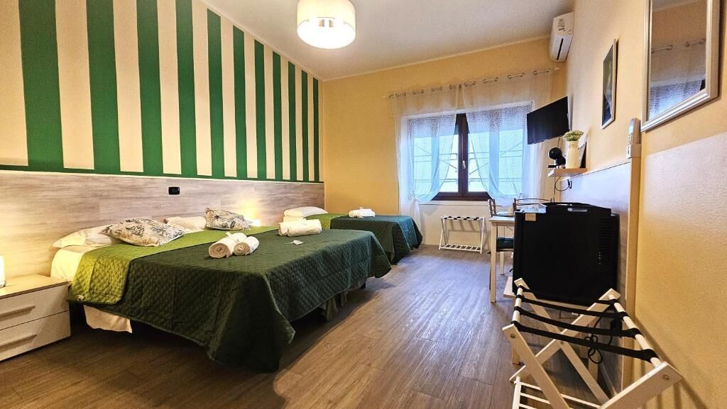 Quadruple Room, Air conditioning | Desk, iron/ironing board