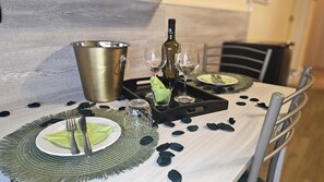 Phòng 4, máy điều hòa | Khu ăn uống