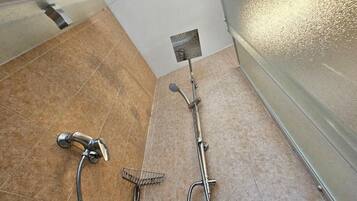 Chambre Triple | Salle de bain