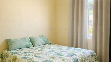 Bügeleisen/Bügelbrett, Internetzugang, Bettwäsche