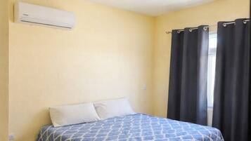 Strykejern/-brett, internettilgang og sengetøy