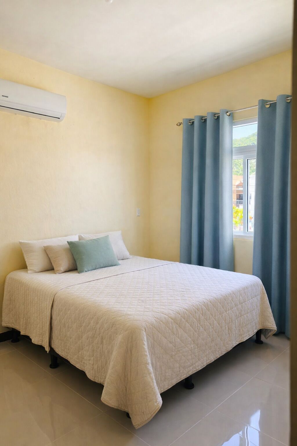 Strykejern/-brett, internettilgang og sengetøy