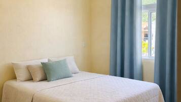 Strykejern/-brett, internettilgang og sengetøy