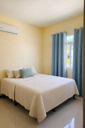 Strykejern/-brett, internettilgang og sengetøy