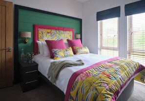 3 bedrooms, individually decorated, individually furnished, free WiFi - Wilde Spa (Carmarthen)