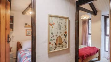 2 bedrooms, individually decorated, individually furnished, free WiFi