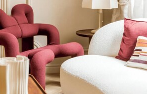 Interior - JUST MOMENTS FROM THE ICONIC CHAMPS-ÉLYSÉES & AVENUE MONTAIGNE - 2 BEDROOM (Paris)