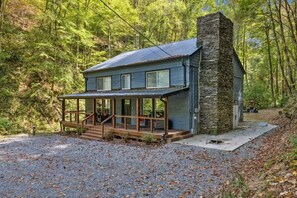 Exterior - Luxury Cabin Retreat w/ Glass Floor Over Creek, 4BR/4BA Near Pigeon Forge, 5 AC (Sevierville)