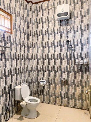 Superior Triple Room | Bathroom