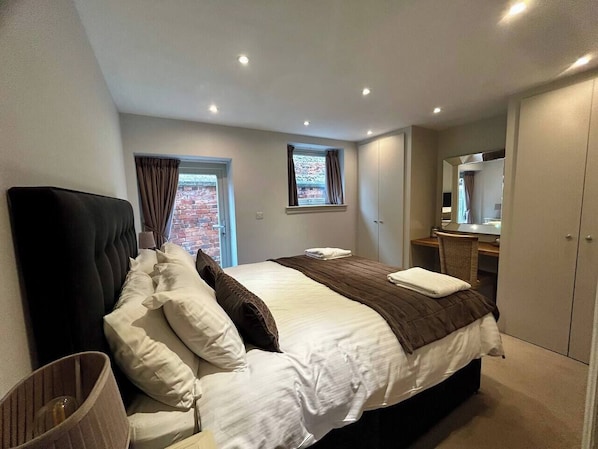 2 bedrooms, iron/ironing board, travel crib, free WiFi