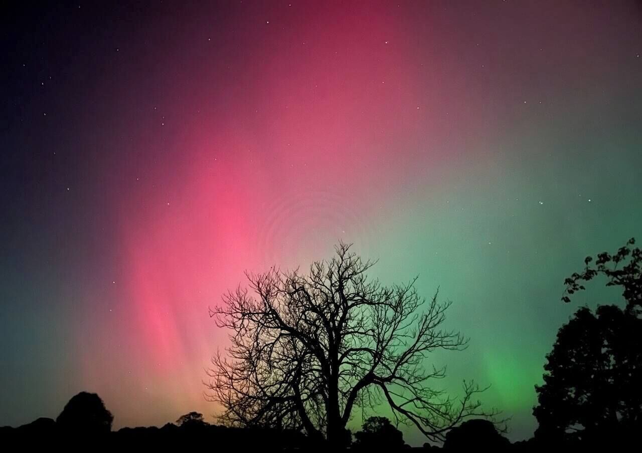 Een nachthemel met het noorderlicht.