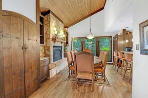 Interior - Clutter Falls Retreat with Two Homes, Hot Tubs & Guadalupe River Views (New Braunfels)