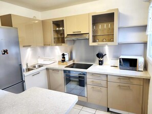 Private kitchen - Porte de Paris - Sublime luxury apartment Charenton-le-Pont - 2 bedrooms (Charenton-le-Pont)