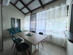 Dining - Spacious apartment 2 minutes from the beach (Le Gosier)