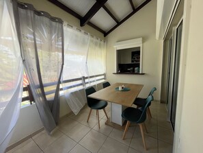 Dining - Spacious apartment 2 minutes from the beach (Le Gosier)