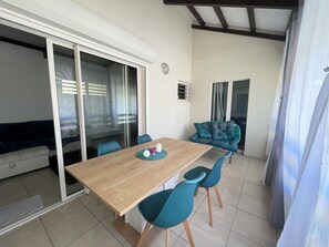 Dining - Spacious apartment 2 minutes from the beach (Le Gosier)