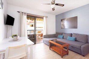 TV - Apartment Playa de Las Vistas. Los Cristianos (Arona)