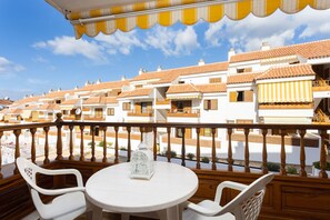 Outdoor dining - Apartment Playa de Las Vistas. Los Cristianos (Arona)