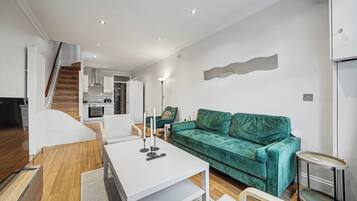 Älytelevisio, kirjoja, stereot