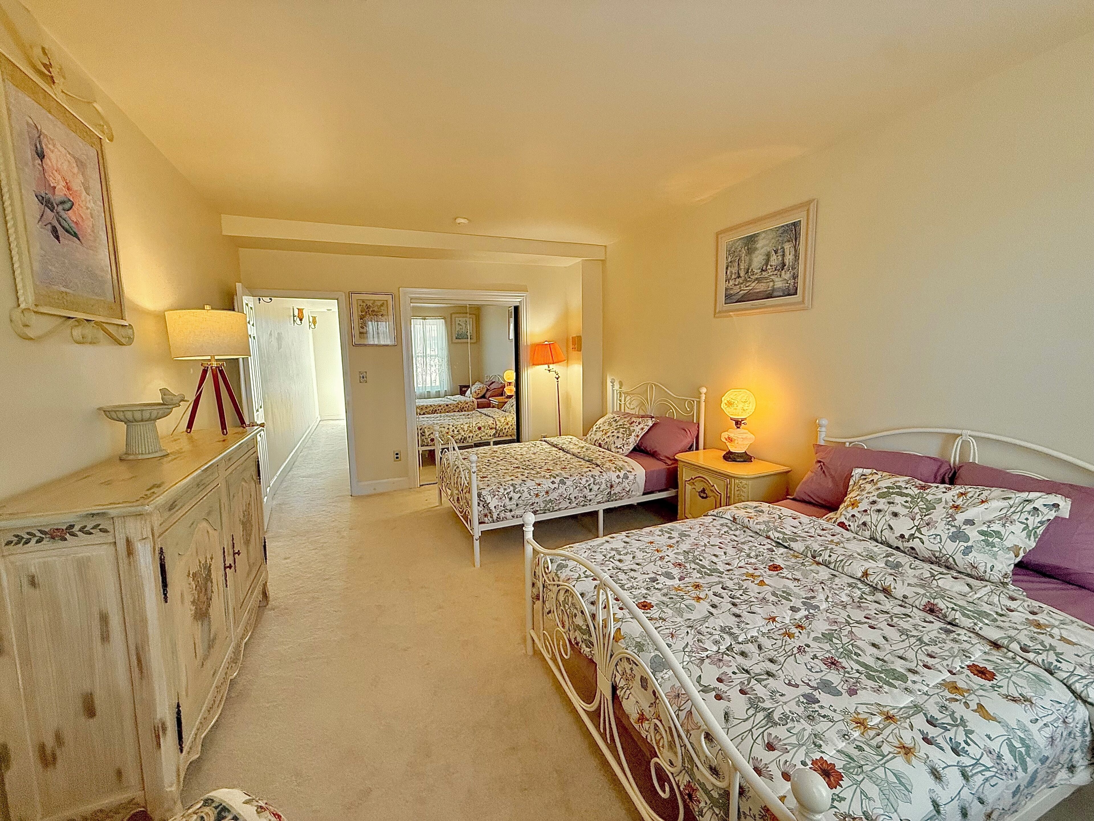 2 habitaciones, escritorio, tabla de planchar con plancha y wifi gratis 