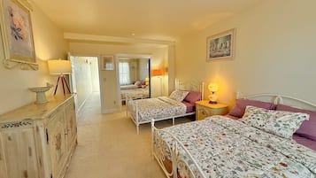 2 habitaciones, escritorio, tabla de planchar con plancha y wifi gratis