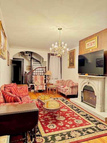 Charming Downtown Harrisburg Victorian Home- Walkable & Central