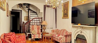 Charming Downtown Harrisburg Victorian Home- Walkable & Central