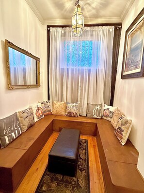 Interior - Charming Downtown Harrisburg Victorian Home- Walkable & Central (Harrisburg)