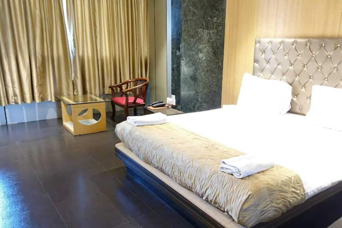 Deluxe Double Room | Desk, laptop workspace, free WiFi