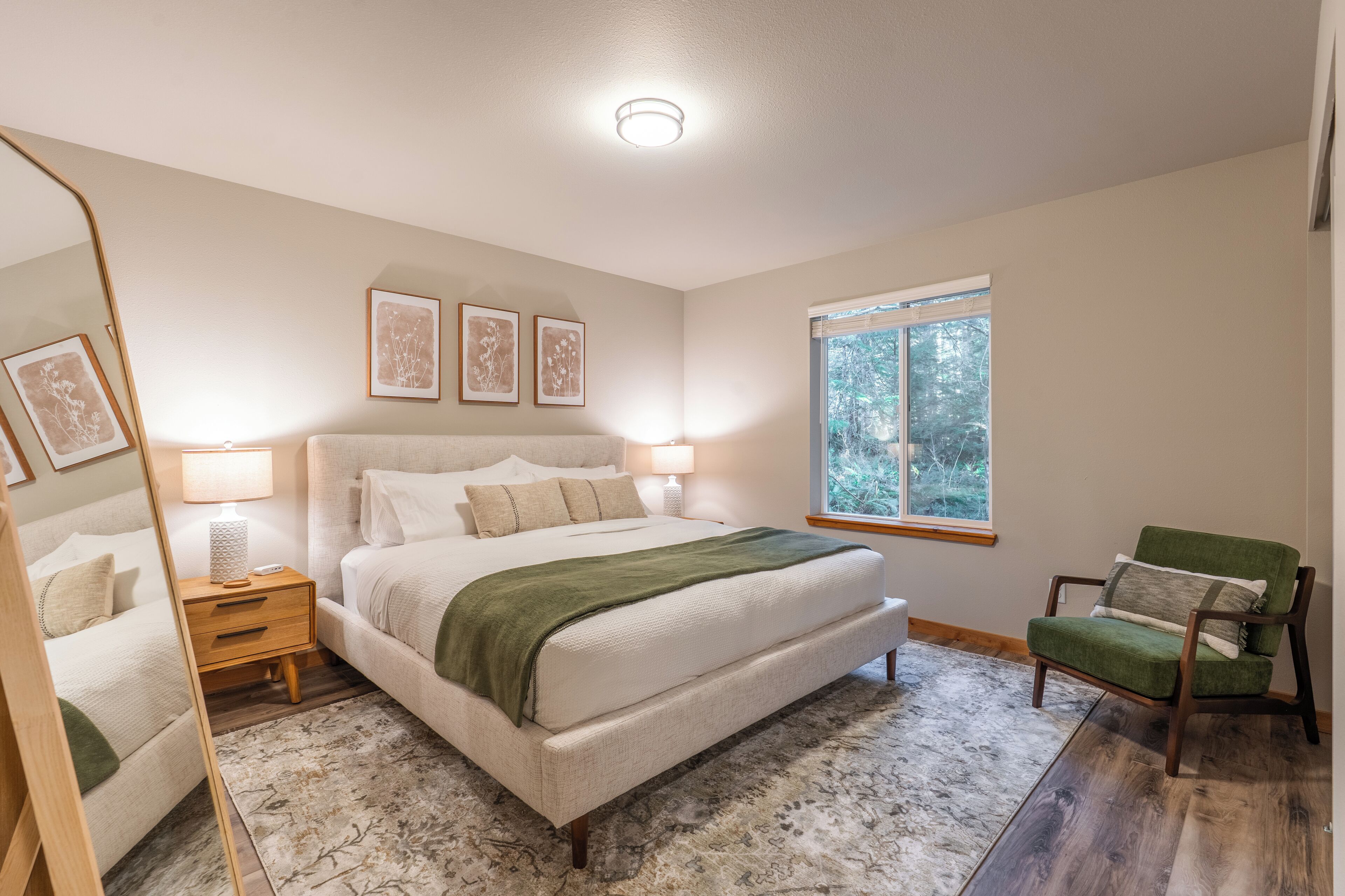 4 makuuhuonetta, työpöytä, silitysrauta/-lauta, ilmainen Wi-Fi