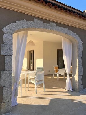 Outdoor dining - LAMEFATA (Budoni)
