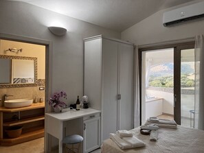 Premium bedding, memory foam beds, minibar, individually decorated - Lamefata  (Budoni)