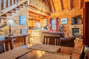 Smart TV, fireplace, table football, books - Log Cabin | 7 min walk to Downtown Pkwy | Hot Tub (Gatlinburg)