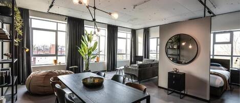 Laptop workspace, blackout curtains, iron/ironing board, free WiFi