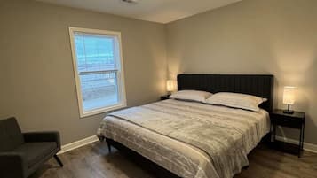 Skrivebord, strygejern/strygebræt, weekendseng, Wi-Fi