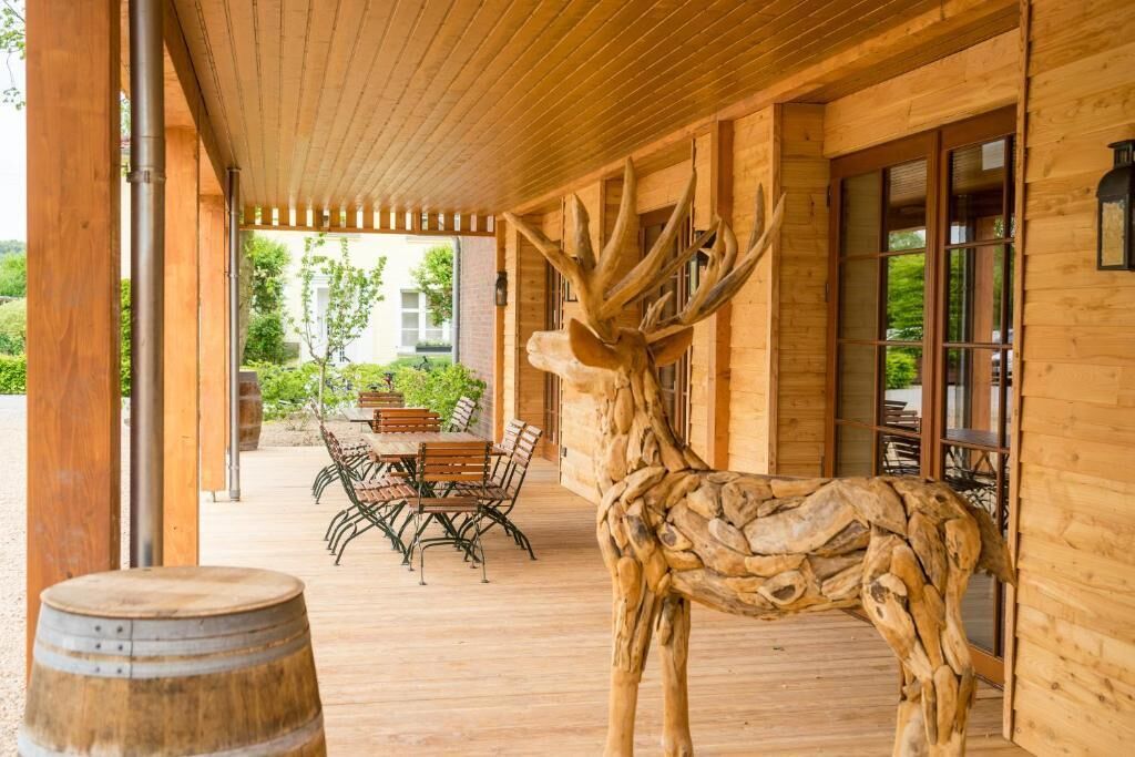 Economy-Doppelzimmer, Gartenblick | Speisen im Freien | 2 Restaurants, Abendessen