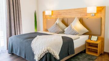 خزنة داخل الغرفة وتجهيزات عازلة للصوت وواي فاي مجانًا