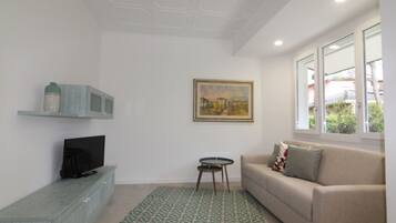 Villa, 2 Bedrooms, Patio, Garden View | Living room