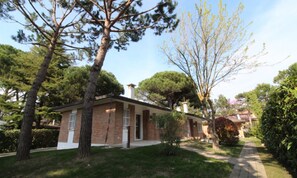 Exterior - Bright Villa With Garden in Lignano Pineta (Lignano Sabbiadoro)