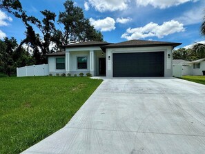 Property grounds - Spacious Family Home near Gulf Beaches (Venice)