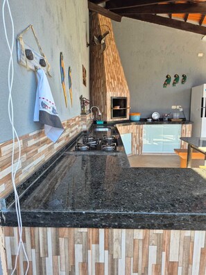 Micro-ondes, four, plaque de cuisson