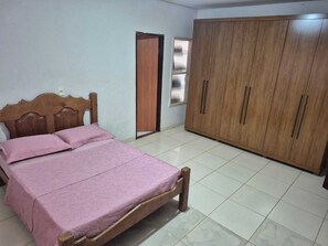 6 chambres, fer et planche à repasser, Wi-Fi gratuit, draps fournis