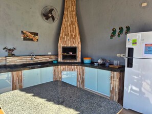 Microondas, horno y placa de cocina