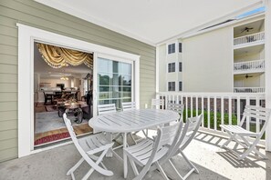 Outdoor dining - Magnolia Pointe #201 (Myrtle Beach)