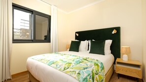 Iron/ironing board, travel cot, free WiFi, bed sheets - Casa da Fazenda by LovelyStay (Gaula)