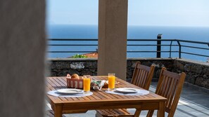 Outdoor dining - Casa da Fazenda by LovelyStay (Gaula)